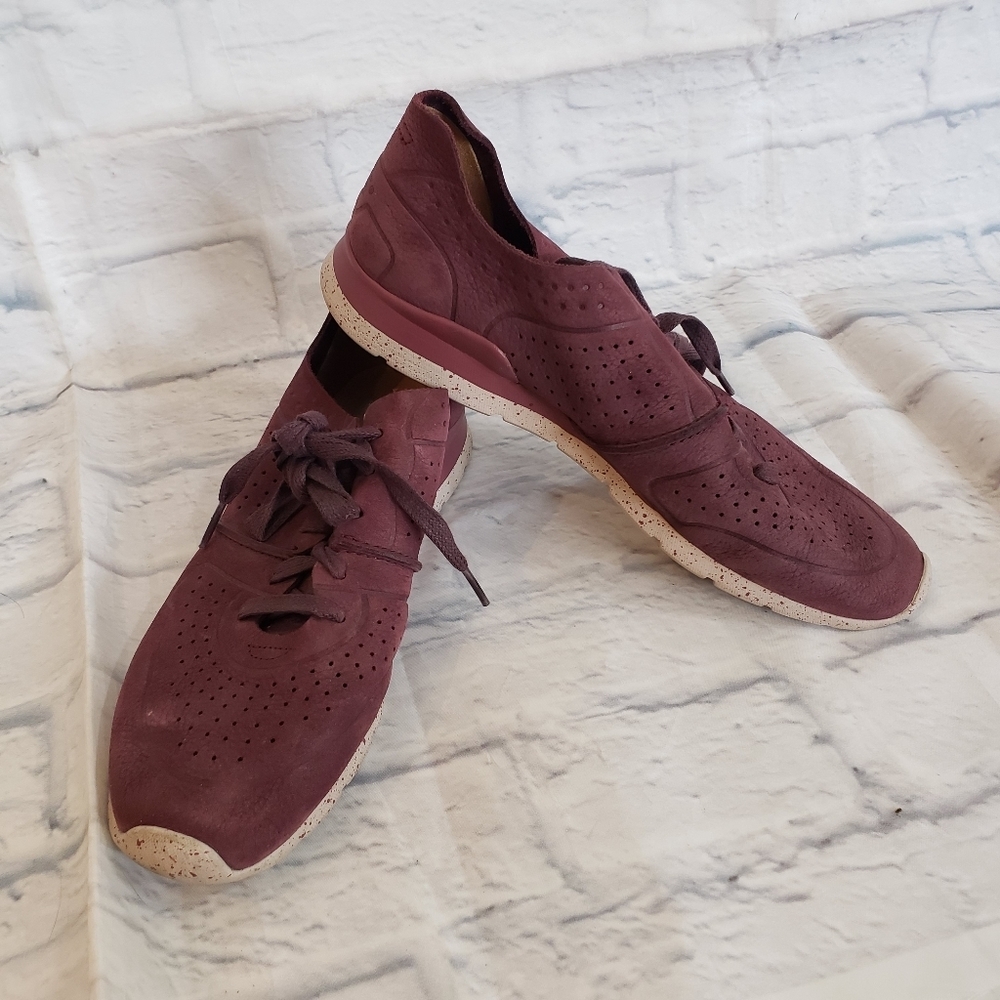 Ugg Tye lace up women's 9.5